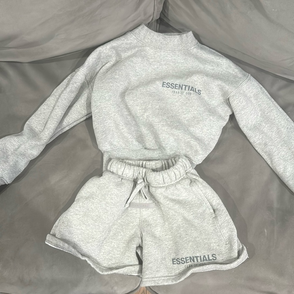 Gray essential crew neck sweat shirt and shirt set size 4(XS)